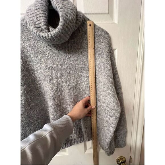 NWOT Show Me Your Mumu Wool Blend Oversized Fatima Turtleneck Fuzzy Vail Sweater - Picture 6 of 10